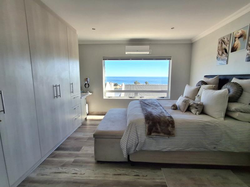 4 Bedroom Property for Sale in Da Gama Bay Western Cape